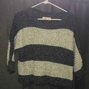 High-low quarter sleeved sweater!